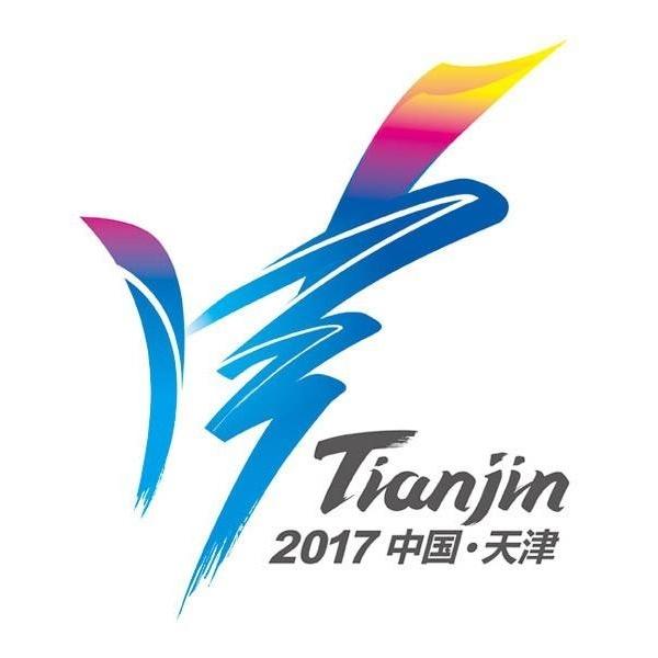 翁婿二人开车回到家里，萧初然也刚刚回来。